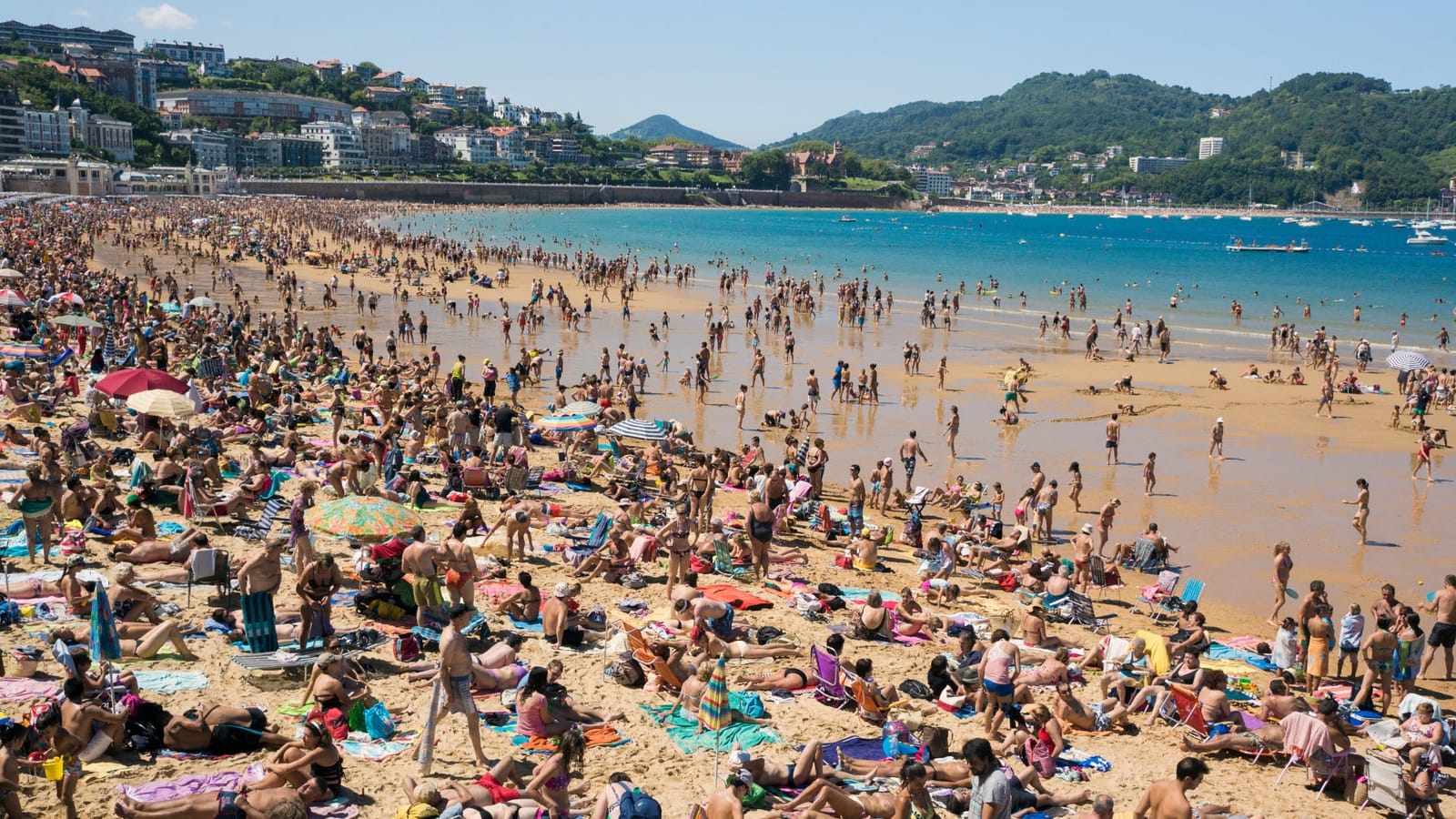 L'80% dei flussi mondiali sceglie le coste: così il Mediterraneo paga il conto dell'overtourism post image