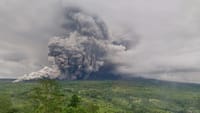 Indonesia, allerta massima per l'eruzione del vulcano Semeru post image