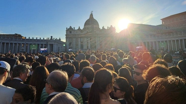 Tra il popolo di piazza San Pietro: "Qui per vivere l'emozione della storia" post image
